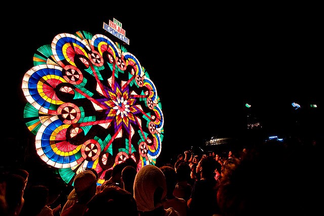 Ligligan Parul (Giant Lantern Festival)